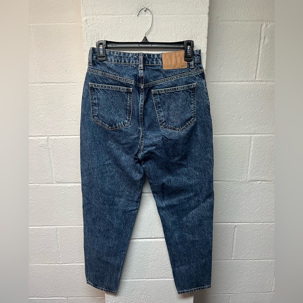 Zara High-Rise Mom Jeans in Dark Blue Wash - Picture 3 of 4